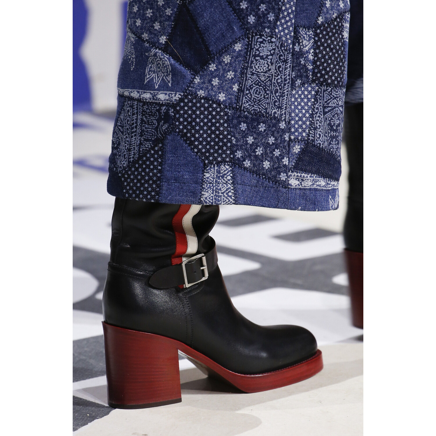 Фото Details Christian Dior , Details Dior Fall 2018 Ready-to-Wear , Детали показа Кристиан Диор , Детали показа Диор осень зима 2018 , Fashion show , неделя моды в Париже , PFW , Мария Грация Кьюри , Mainstyles